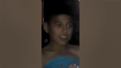 Niño encuerado